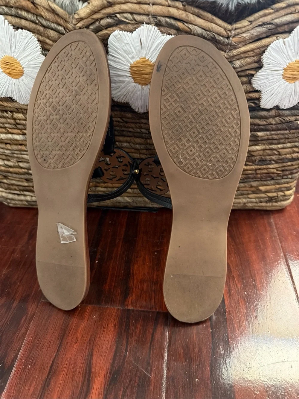 Tory Burch slip on Gabriel flat thong black leather logo signature size 10.5